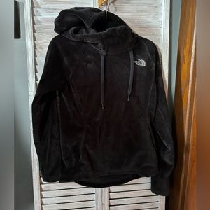 The North Face pullover jacket. Very Good Conditions Onky Small to Me.